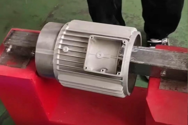 拆定子-定子退殼.jpg 拆定子-定子退殼.jpg